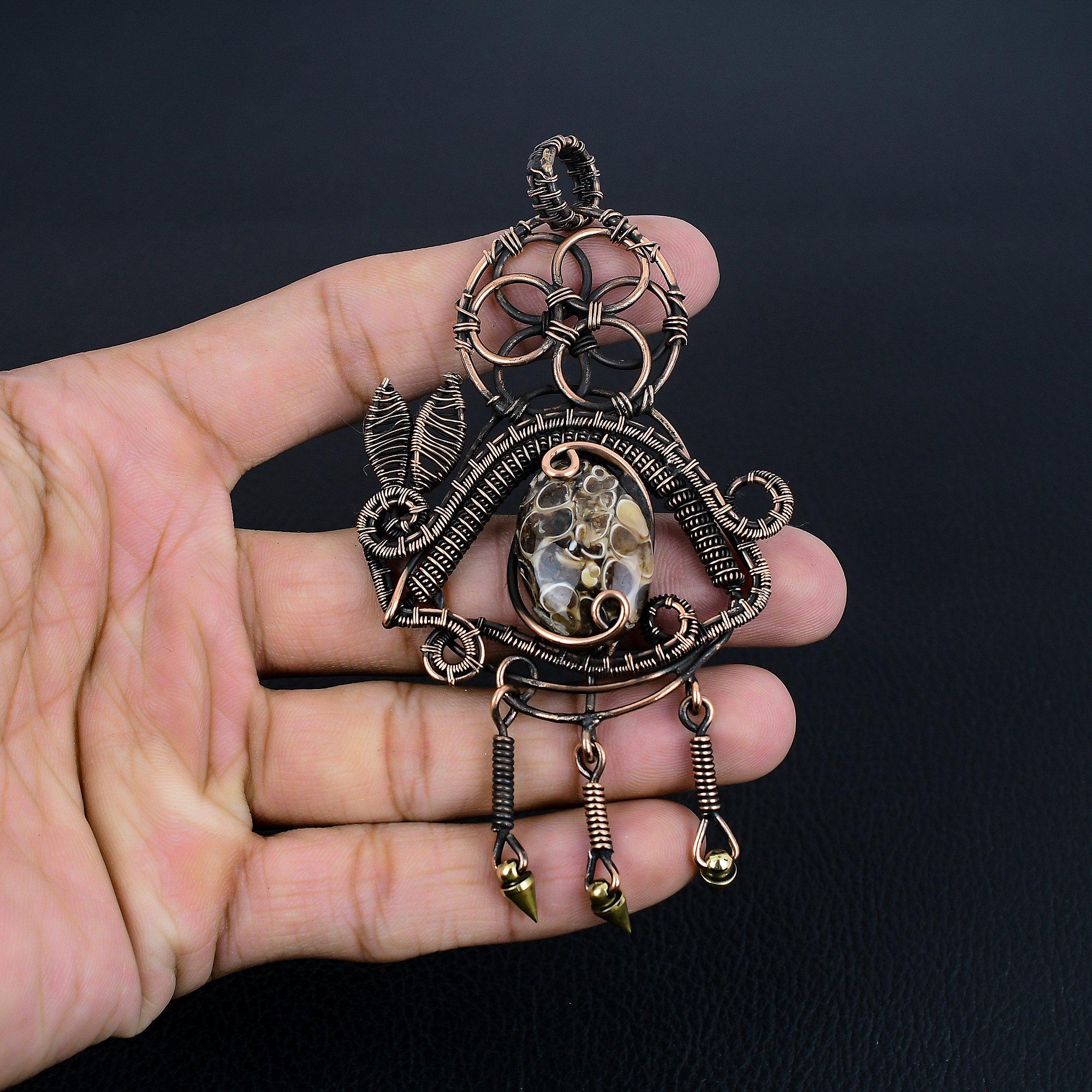 

Ювелирные изделия из окаменелости Туррителлы ручной работы, кулон, обернутый медной проволокой 999 пробы, уникальный дизайн, для женщин 2.25 Inches