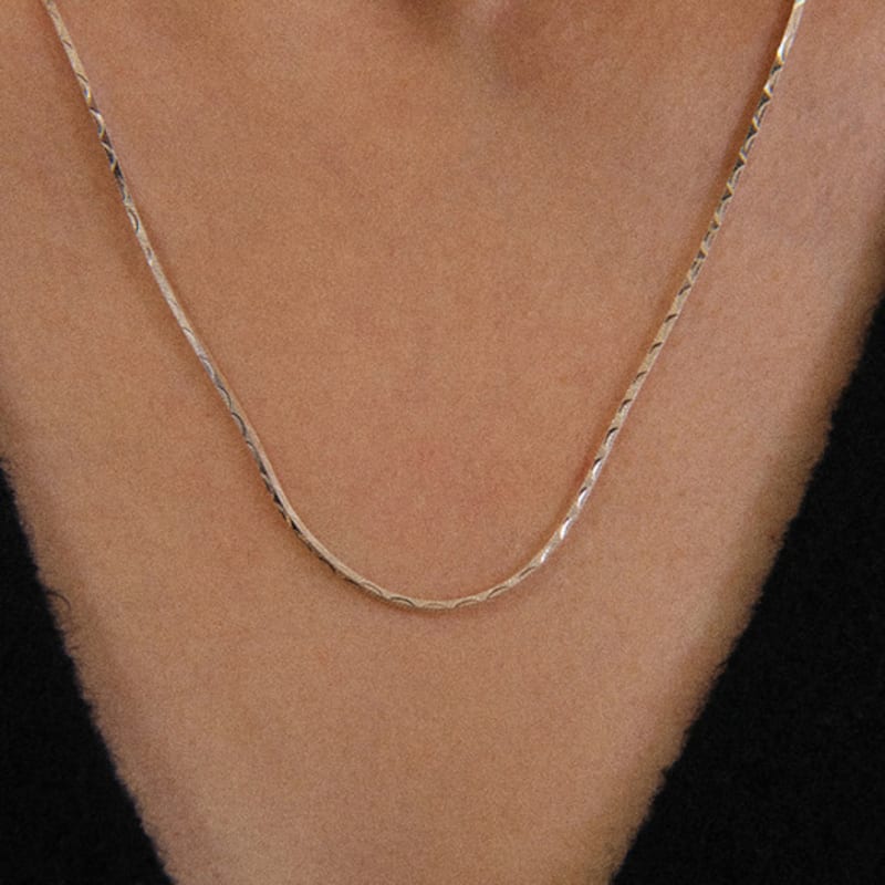 SEWNSWEN TRIANGLE SNAKE CHAIN NECKLACE