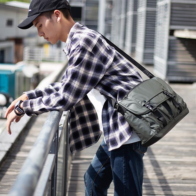 hombre en líneas cotton tote bag by Kankan | Señor Cool