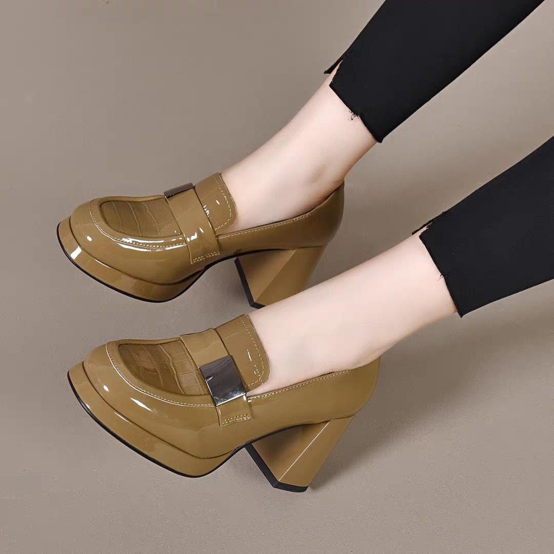 

2024 Модная женская обувь Модная весна-осень Женская обувь на высоком каблуке с круглым носком Толстые каблуки Лакированные женские туфли-лодочки Zapatos Muje хаки
