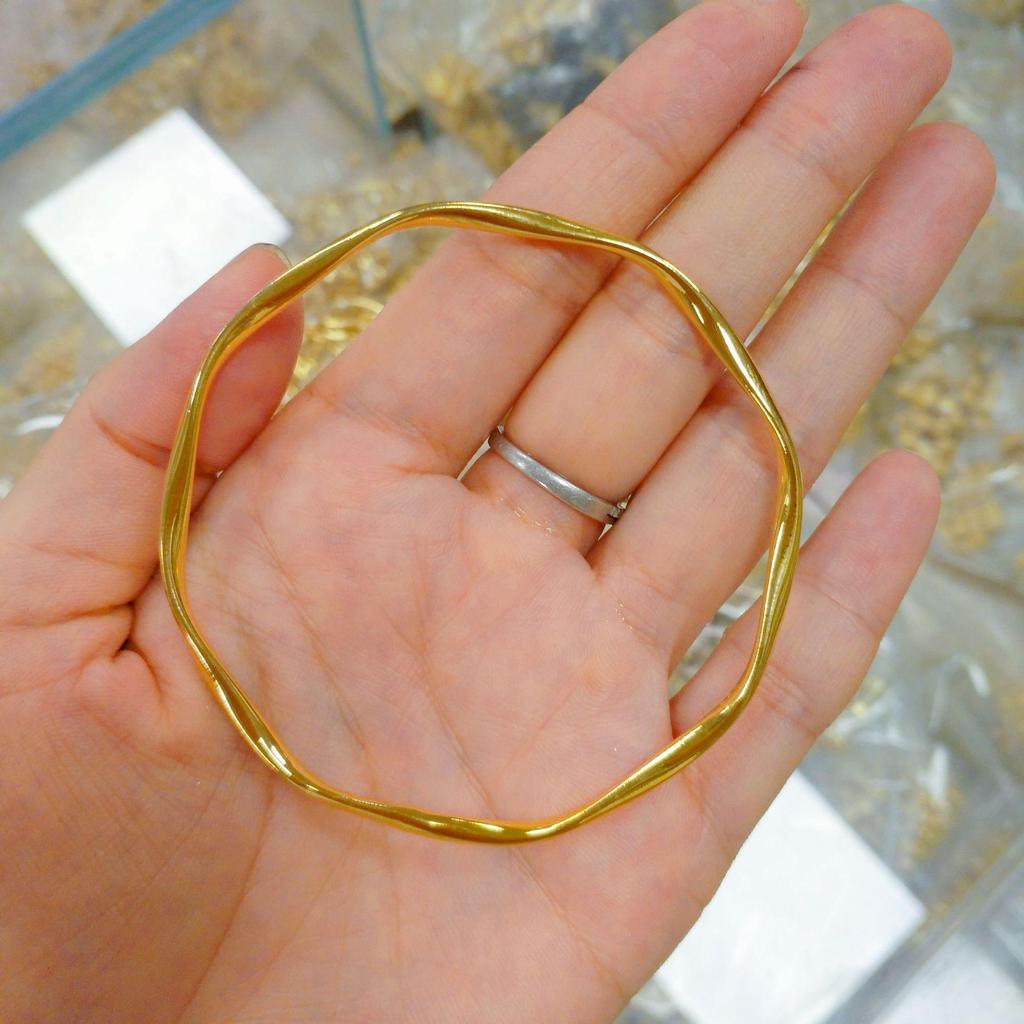 Vietnamese Sand Gold Mobius Endless Love Bracelet - Women's Closed Brass Gold-Plated Design