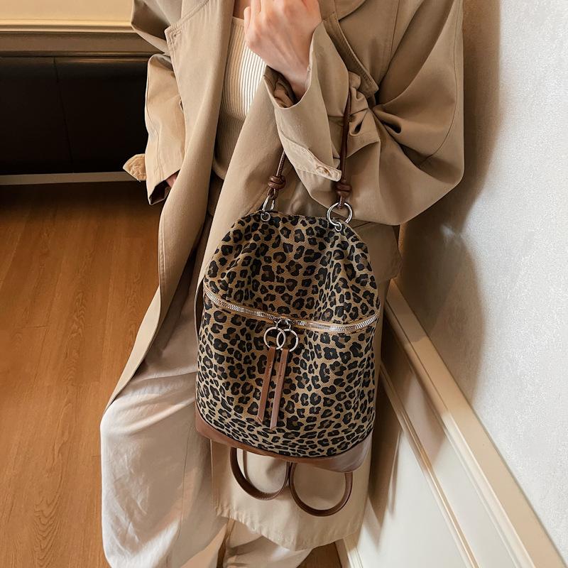 New Retro Leopard Print Large-capacity Shoulder Bag Niche High-end Sense Light and Simple Short-distance Travel Backpack