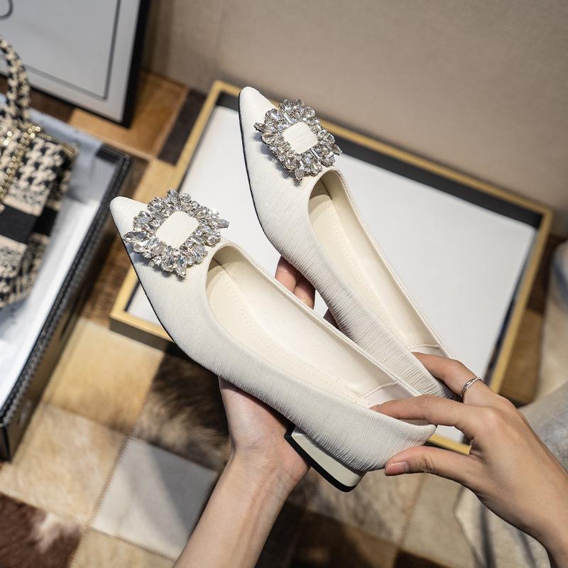 Su Yinyin Has the Same Style, Waltz~ Pointed Rhinestone Square Buckle V-mouth Ballet Flats, Women's Thick Heel Single Shoes, Spring Models.