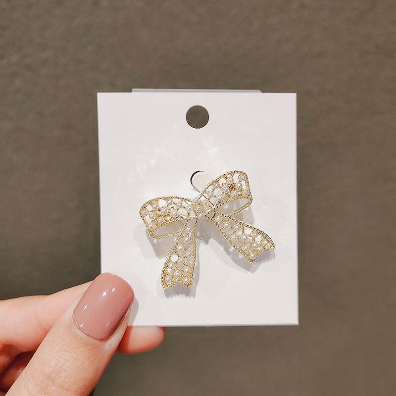 Bow Hollowed-out Bow Brooch Women's Fashion Light Luxury Imitation Pearl Pin Collar Pin Anti-glare Buckle Suit Accessory
