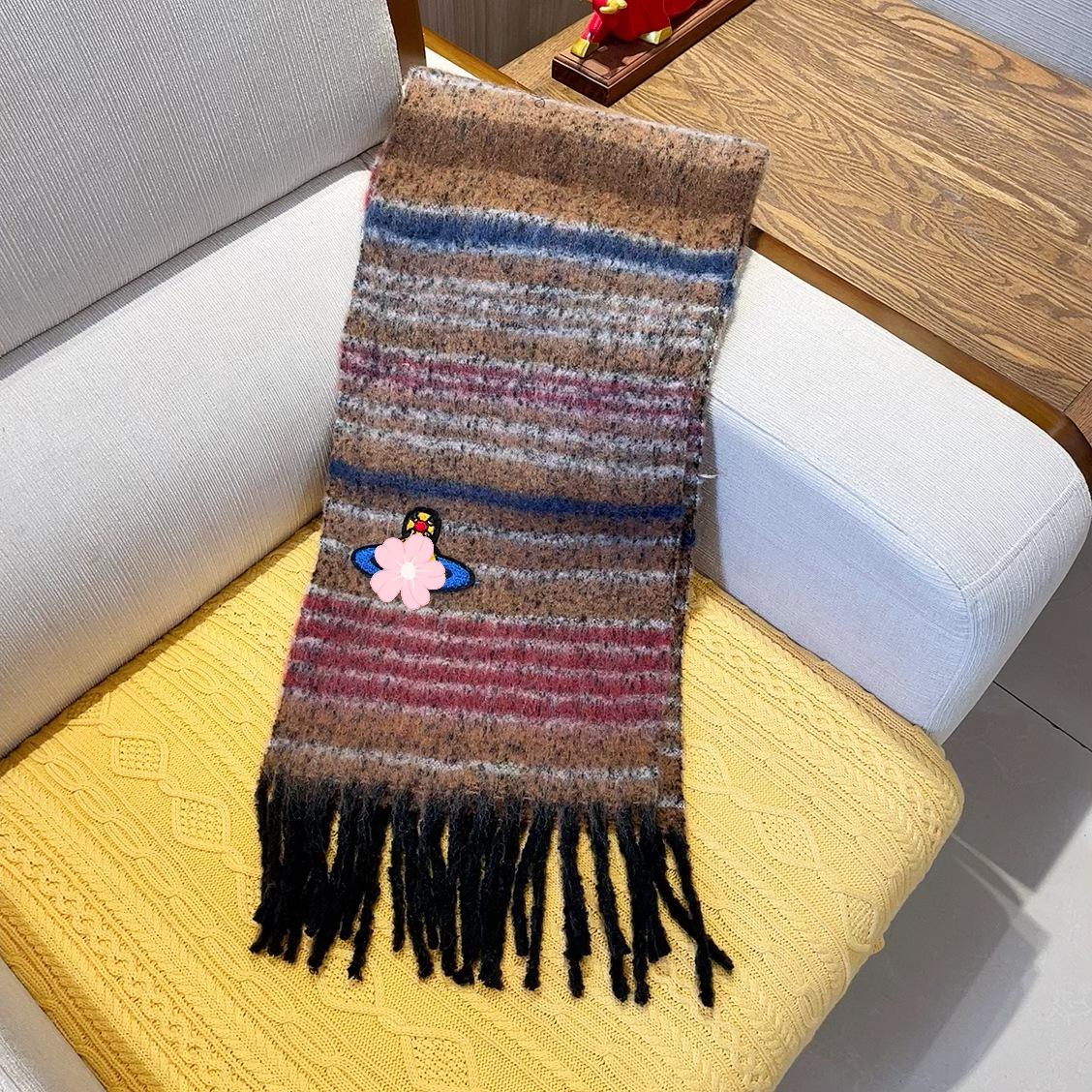 

«Шерстяной шарф с вышивкой Vivian Saturn 2024 года»: Рождественский и новогодний полосатый дизайн кофейный