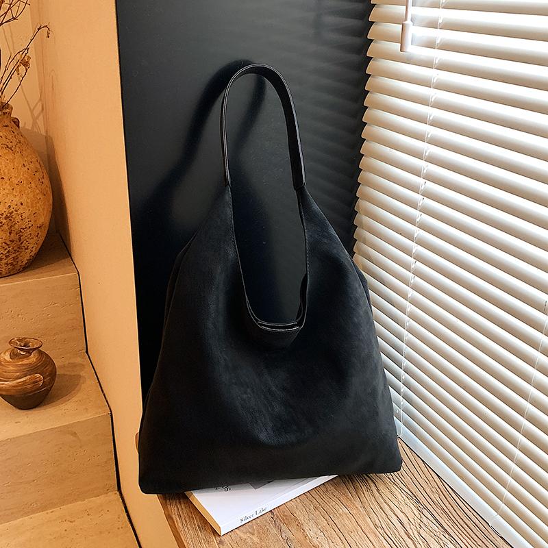 

Autumn Winter Vintage Womens Bag Large Capacity Suede Shoulder Bag Simple Casual Commuter Bag Retro Handbag Mother child package