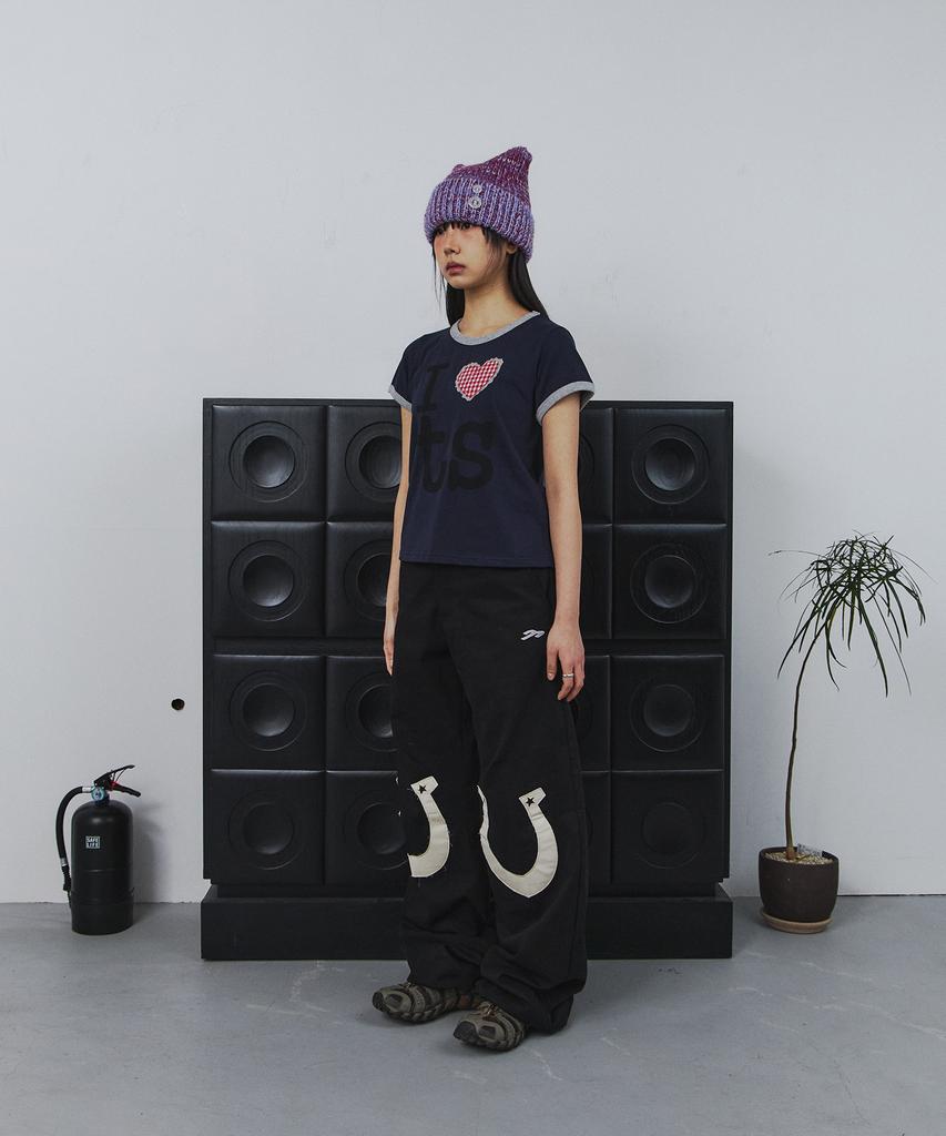Tansanmageunesyum Horseshoe Applique Pants (Black)