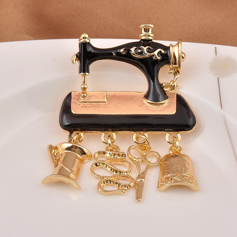 Stylish European-American Sewing Machine Brooch: Cute, High-Grade Decorative Pin for Coats and Jackets