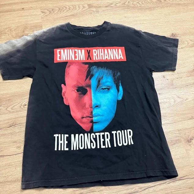 

Eminem Rihanna The Monster Tour T- Shirt Unisex Size Large Trapstar Black M