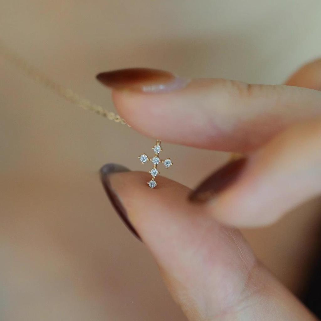 14K Goldplattierter S925 Sterling Silber Japanischer Stil Kreuzanhänger mit Mikro-Pavé-Verzierung.