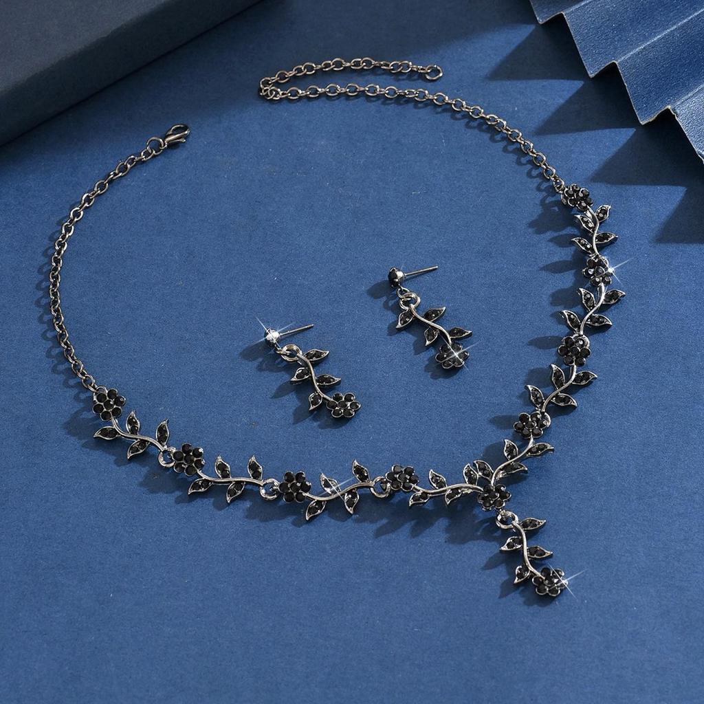 Vintage European & American Bridal Flower Rhinestone Wedding Jewelry Set: Necklace & Earrings