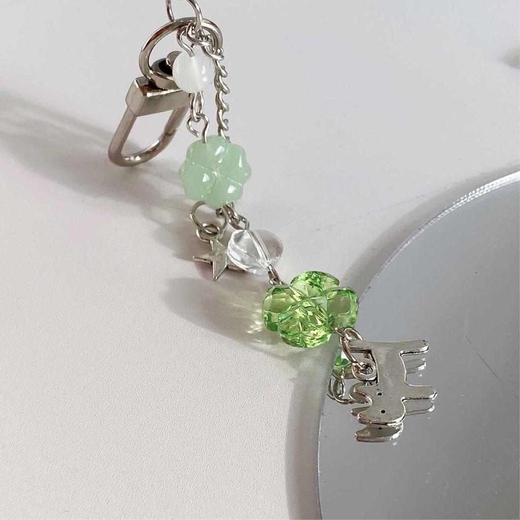 Cat Charm with Four Leaf Clovers Keychain Colorful Beaded Keyring Decoration Hanging Ornament for Bags and Phones