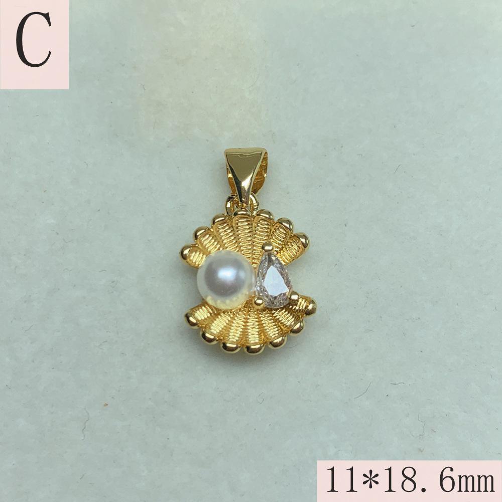 

Santa Claus Seashell Pendant Necklace: Handmade Fashion Jewelry with White Mother-of-Pearl Design
