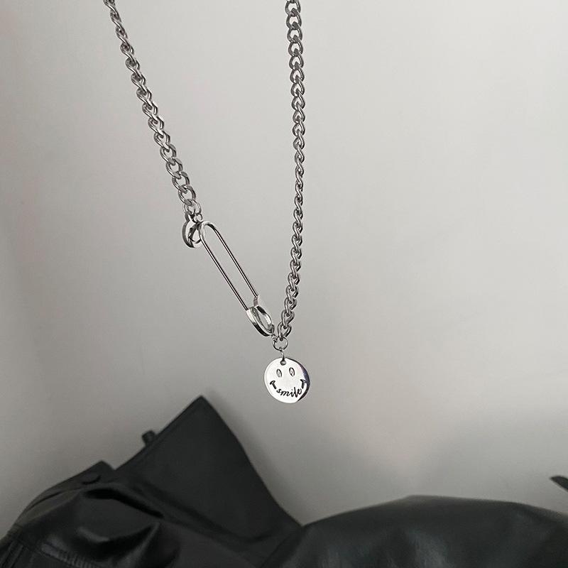 European and American simple pin smiley face necklace design sense ins cold trend Internet celebrity personality short URL accessories