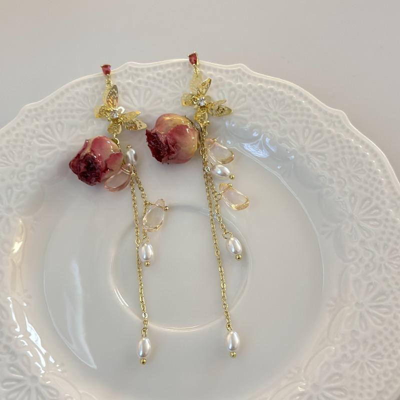 Court-style Retro Romantic Natural Red Rose Flower Copper-plated with Real Gold Pearl Earrings As A Design Accessory Stud Earrings