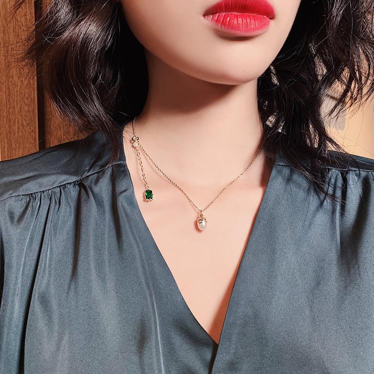 Simple Emerald Pearl Pendant Necklace Elegant White Collarbone Chain French Fashion Necklace