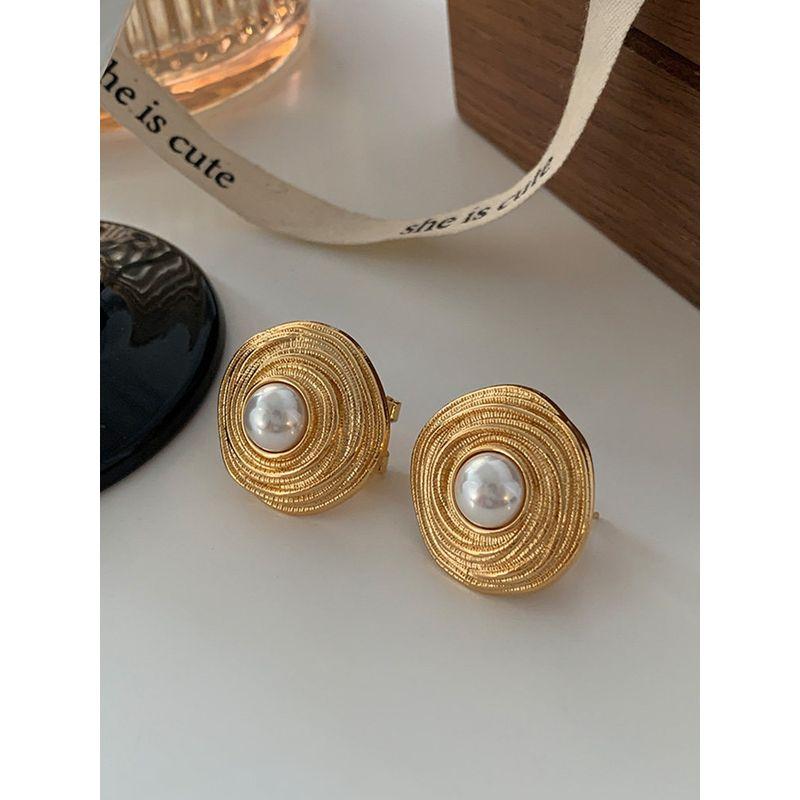 French-Style Pearl Earrings 2026 New Popular Vintage Earrings Round Design High-End Elegant European and American Style Earrings