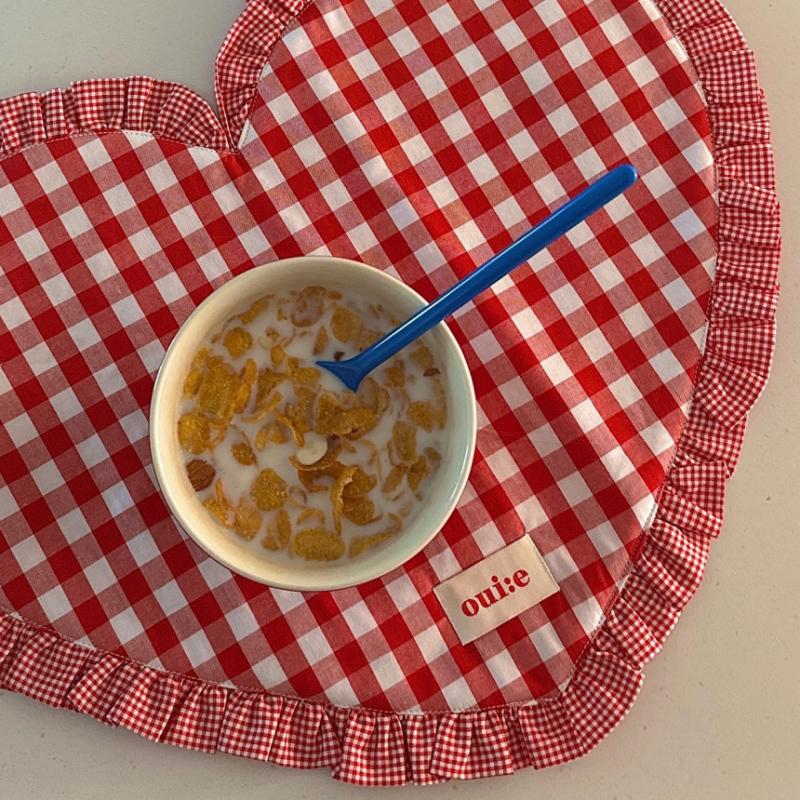 Placemats Dining Table Korean Plaid Red Blue Heart-Shaped Placemat Water Cup Mat Cute Pleated Lace Mat Fabric Coaster Dining Mat