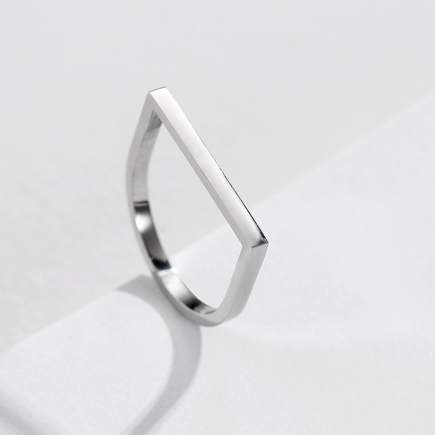 

улица. Минималистичное женское кольцо Delan из нержавеющей стали с буквой D – корейский дизайн, гладкая отделка.