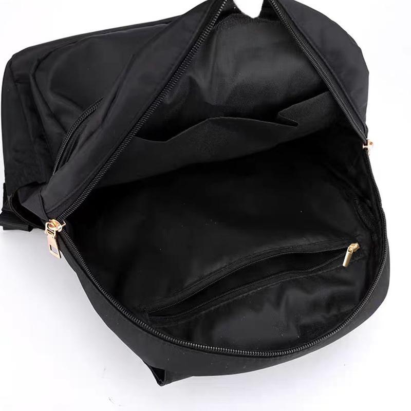 Simple Lady Backpack, with large capacity, suitable for leisure travel or work use. The backpack.