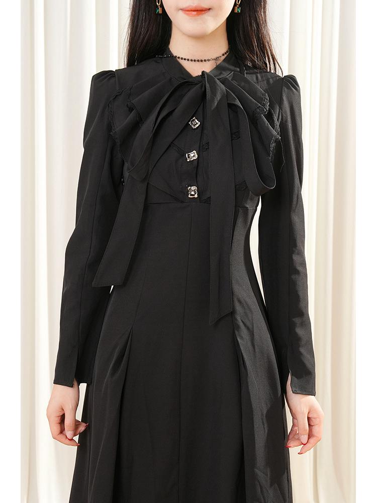 Hepburn Style Black Waist-Defining Gothic Long Dress with Peter Pan Collar