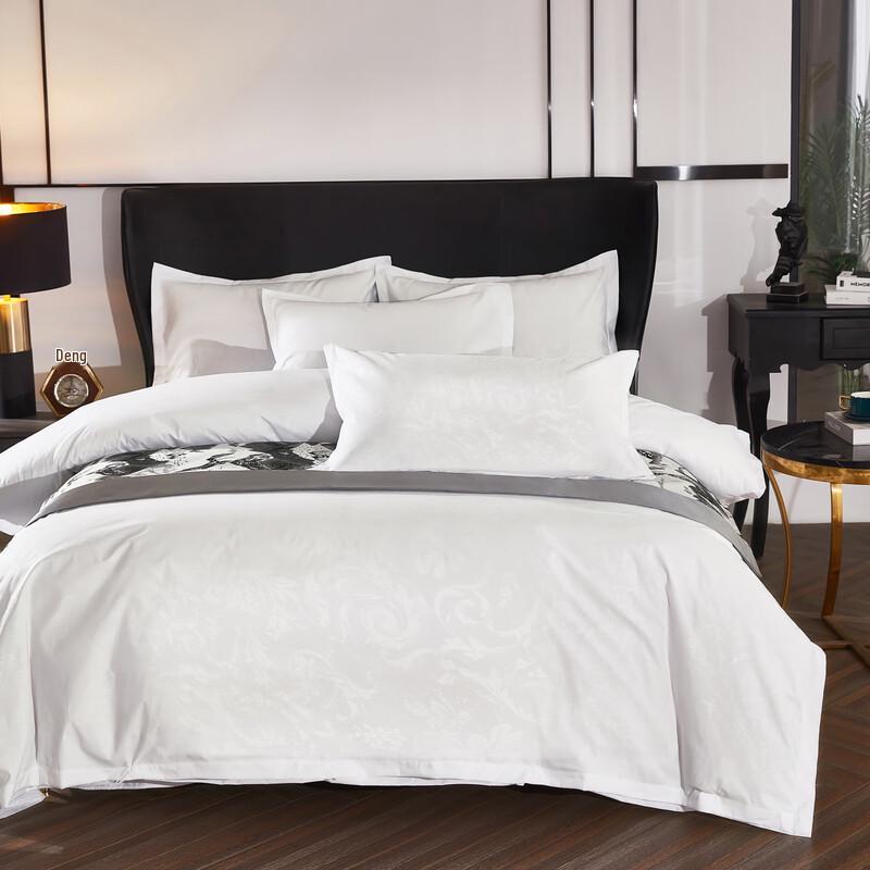 

Hotel & B&B Phoenix Tail Jacquard All-Season Quilt