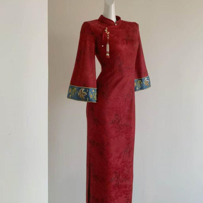 Winter Slim-Fit Velvet Qipao Dress with Beaded Frog Buttons and Printed Slit