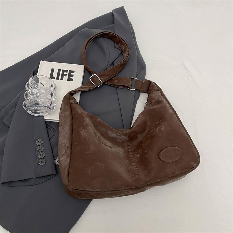 Large-capacity underarm bag women's 2025 new versatile fashion tote bag commuting to work oblique shoulder bag