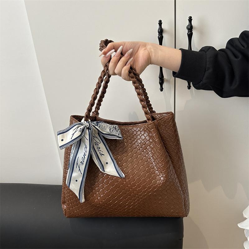 

Large capacity tote bag spring tide fashion silk scarf portable commuter bag fashion shoulder bag women s bag коричневый