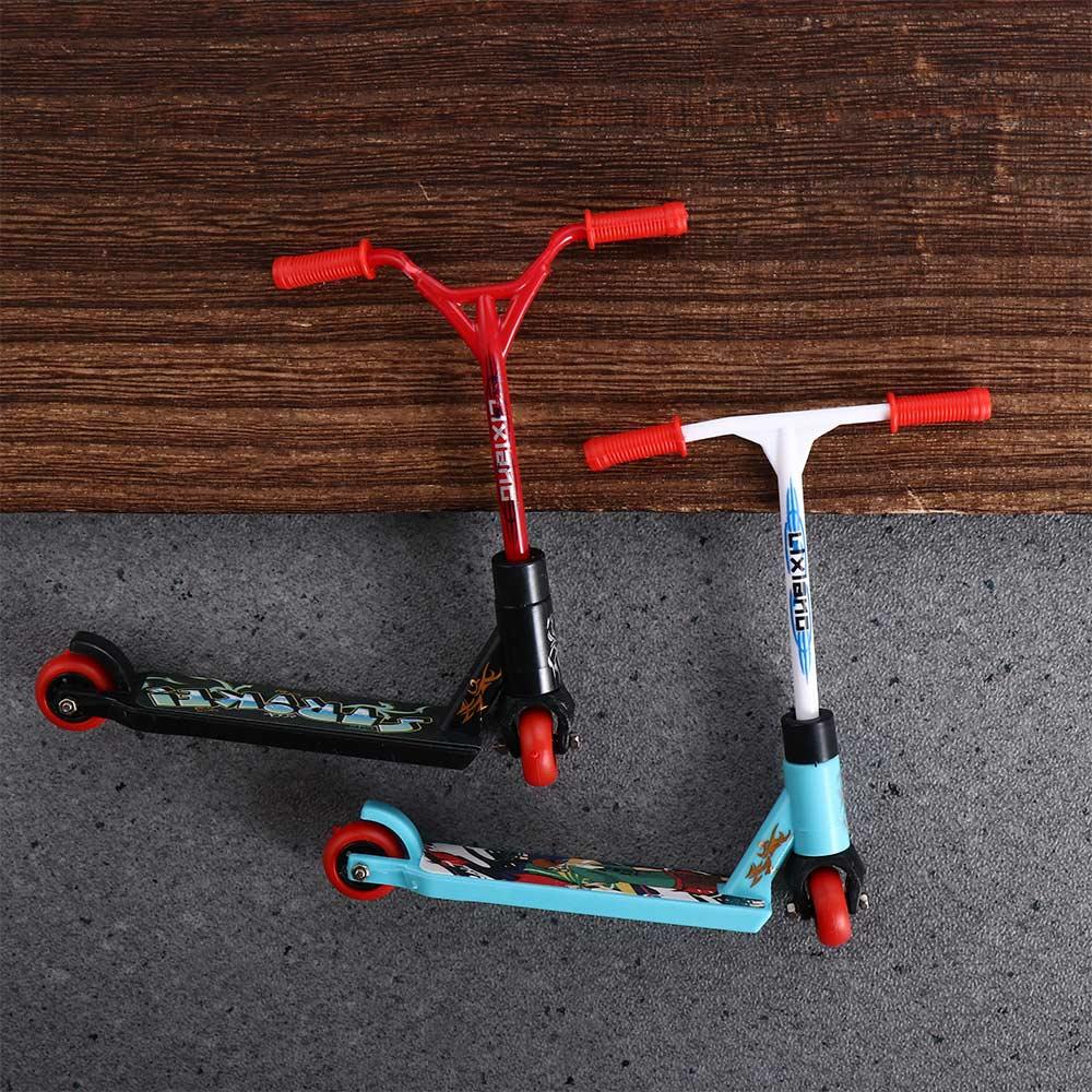 Finger Toys Children's Two Wheel Finger Scooter Mini Scooter Mini Finger Scooter Finger Skateboards