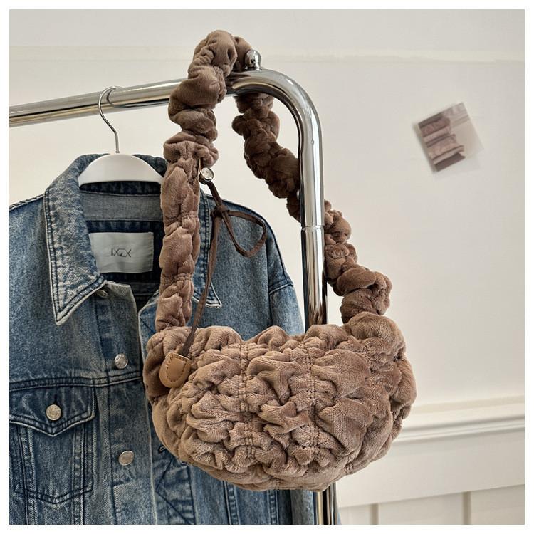 Плюшевая Простая Свежая Милая Повседневная Полиэстеровая Сумка на Плечо для Женщин Высококачественная Модная Мятая Сумка через Плечо коричневый