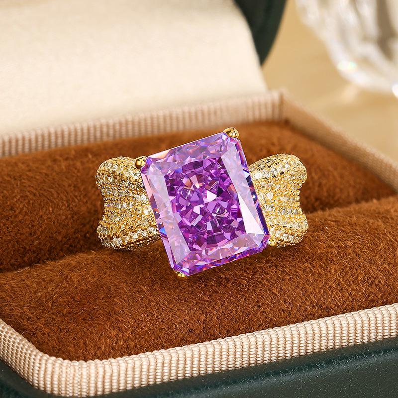 

Jewelry Copper Bottom Gold-Plated High Carbon Diamond Emerald Square Diamond Copper Inlaid Ring Female 10 * 12
