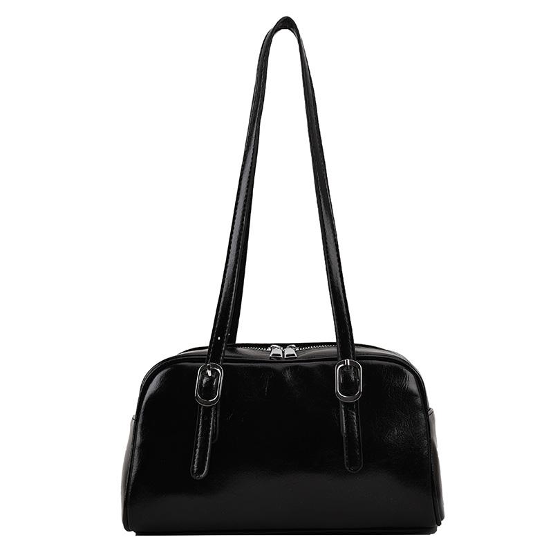 

Black Glossy Shoulder Bag - Stylish & Versatile for Daily Use