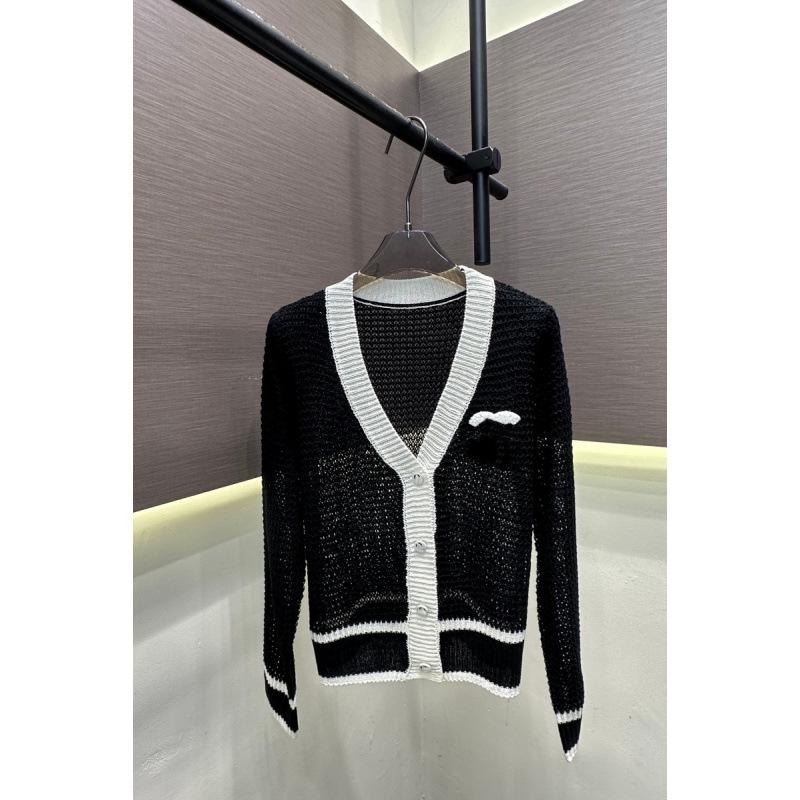 Trendy European Knit V-Neck Cardigan with Embroidered Patch and Contrasting Edges