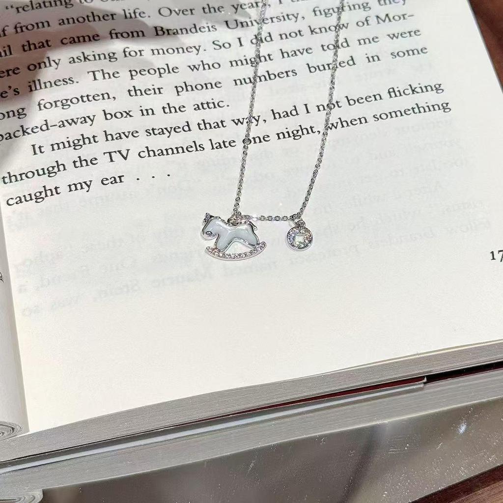 Zirconium Mother-of-Pearl Zodiac Little Horse Necklace - Elegant Chinese Style Clavicle Chain