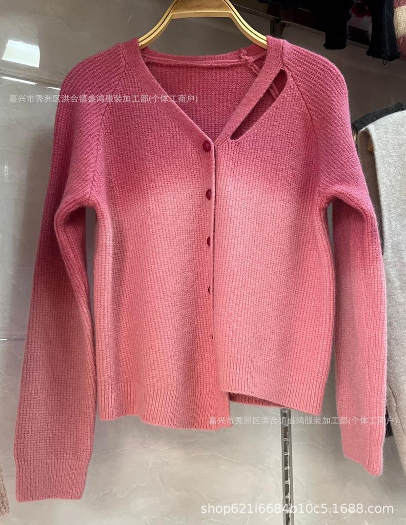 Niche senior sense V-neck exposed clavicle irregular top women's pink gradual change color knitted sweater women's age-reducing commute