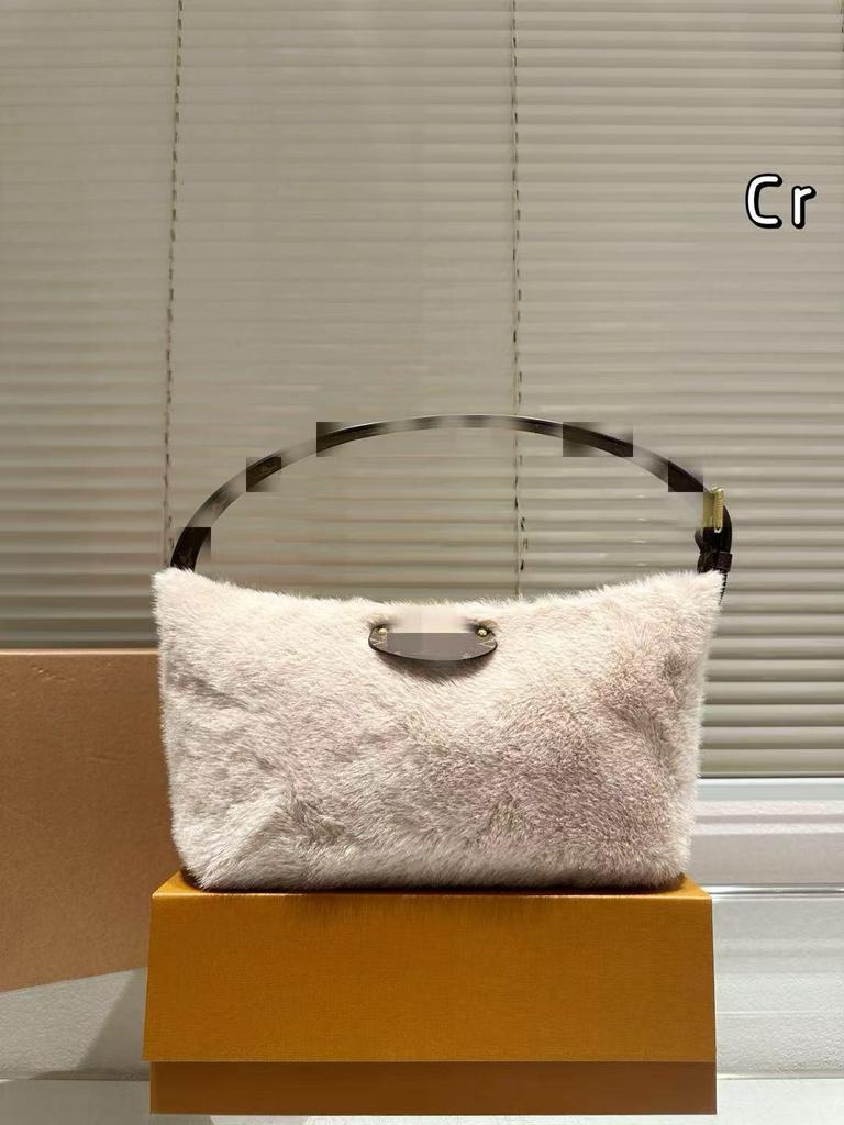 Stylish Faux Fur Underarm Bag: Trendy Fluffy Solid Color Women's Handbag