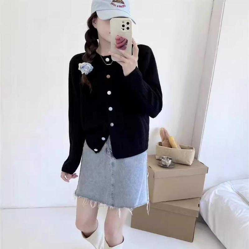Autumn and winter new sweet small fresh soft waxy sweater jacket lazy color button knitted cardigan top women