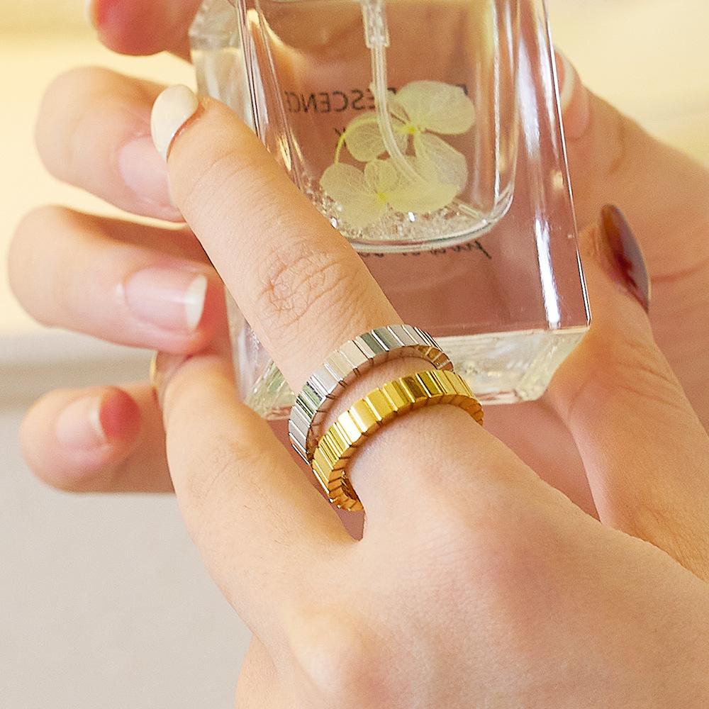 Fashionable and Indifferent Style Light Luxury Ring Simple Striped Checkered Ring for Women