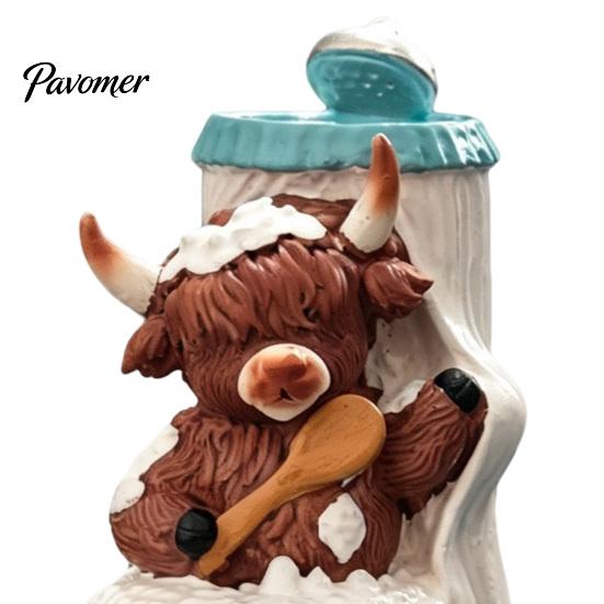 Creative Animal Sculpture Highland Cow Bathroom Figurine, Resin Scottish Calf Bathing Statue, Funny Miniature Decor Farmhouse Ornament for Home Office