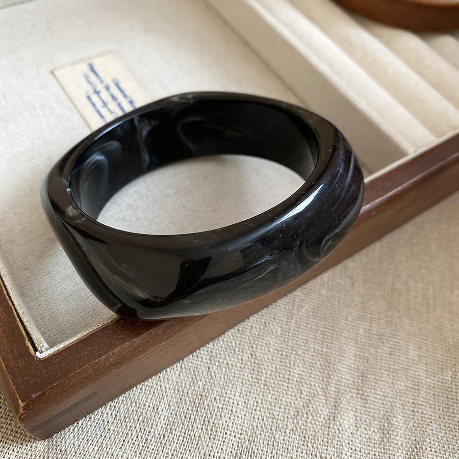 European and American blue smudged acrylic bracelet niche retro exaggerated bracelet personality fashion design sense jewelry
