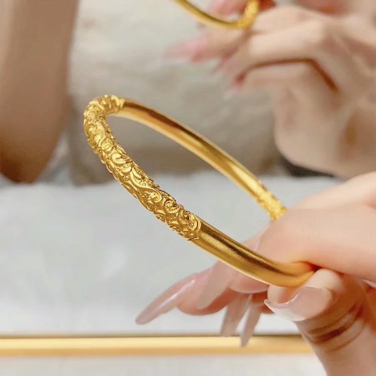 Elegant Coiled Grass Pattern Bracelet: Colorfast, High-End Chinese Style, Perfect Simple Gift for Weddings or Birthdays.