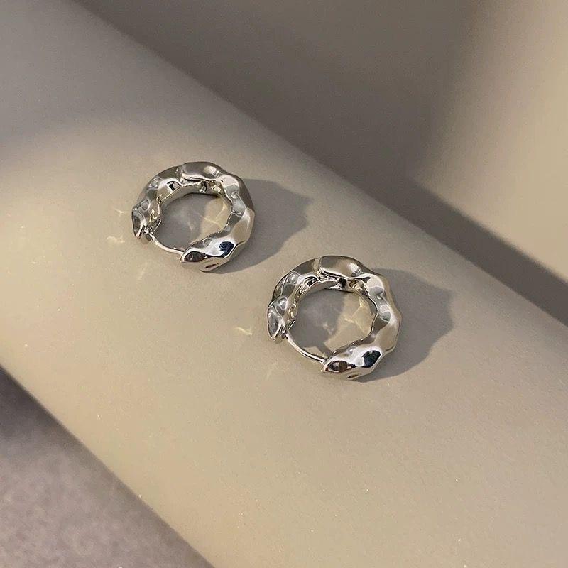 New Temperament Smooth Metal U-shaped Earrings Geometric Oval Earrings Retro European and American Women's Earrings Accessories