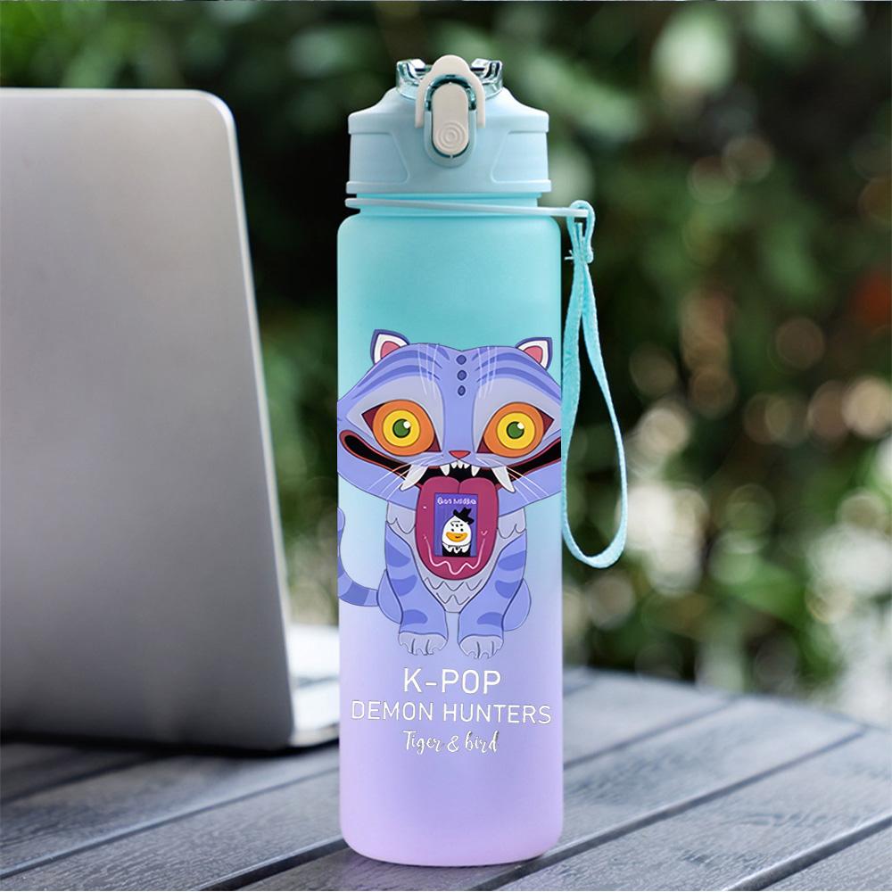 750 ml Wasserflasche Anime Cartoon K-Pop Dämonenjäger Aufdruck Große Kapazität Trinkbecher Tragbar Outdoor Sport Wasserbecher Kinder Kinder Geschenk