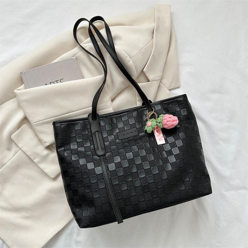 

Шикарная сумка-тоут для commutes для женщин 2023 Лето Новая Стильная Сумка на плечо с прострочкой No Pendant чёрный