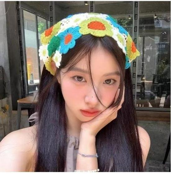 Women's French Retro Knit Hollow Headscarf: Summer Triangular Pastoral Style for Beach Sun Protection