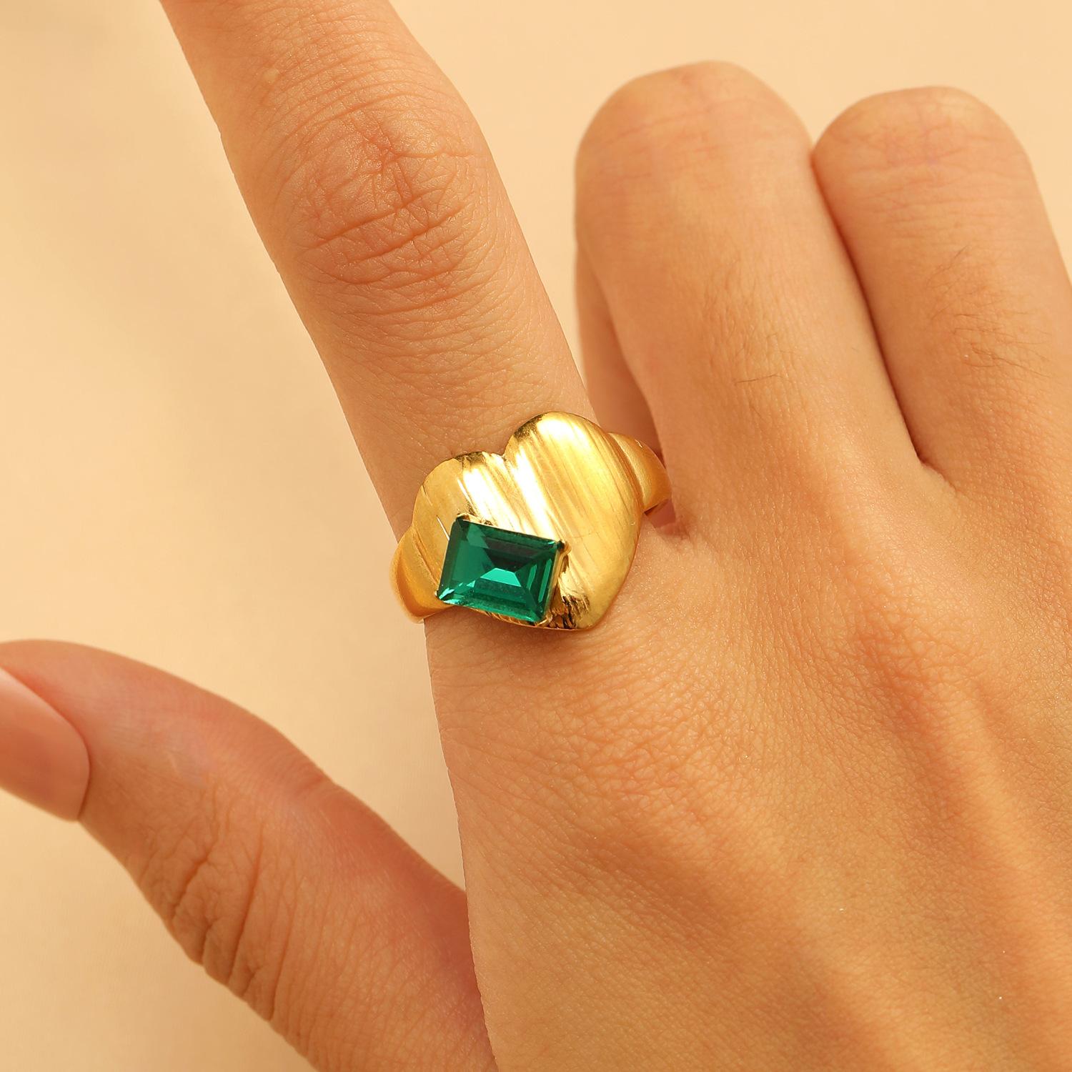 

Fashion Versatile Inlaid Green Imitation Zircon Stainless Steel Ring For Women 1 pcs
