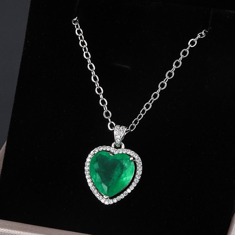 Jewelry Colored Treasure Collarbone Chain Simulation Emerald Heart Shape 12 * 12 Retro Pendant Necklace
