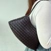 New handwoven bag, high-end women's vegetable basket, handbag, shoulder bag.