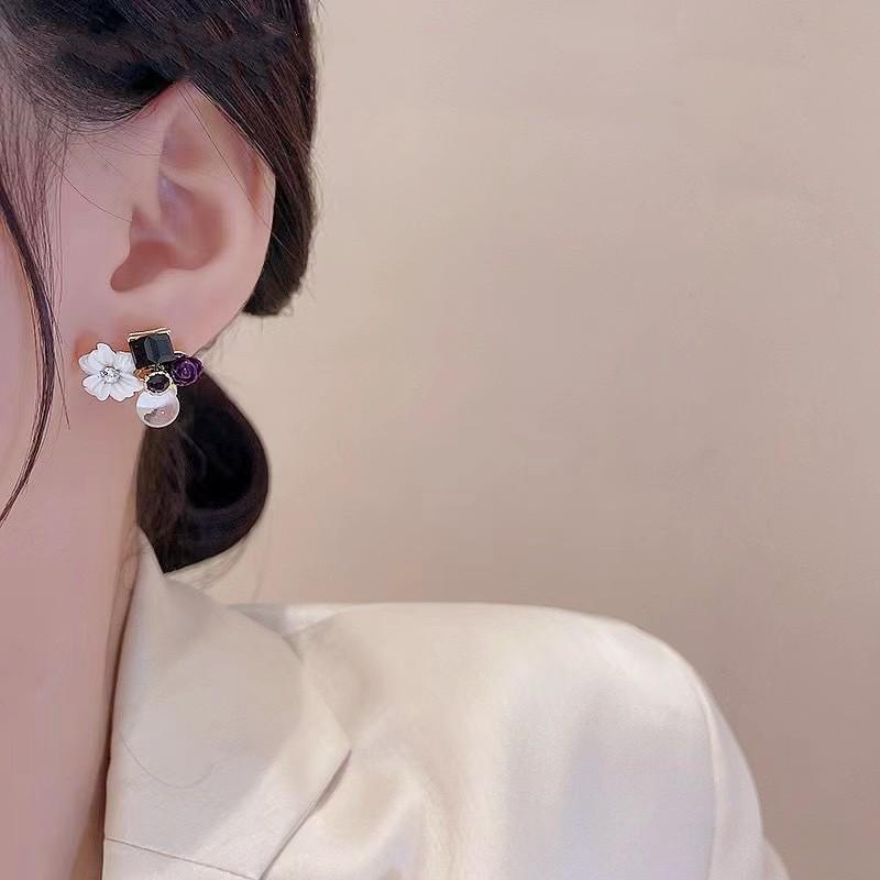 Elegant Retro Floral Crystal Stud Earrings - Korean Irregular Fairy Style